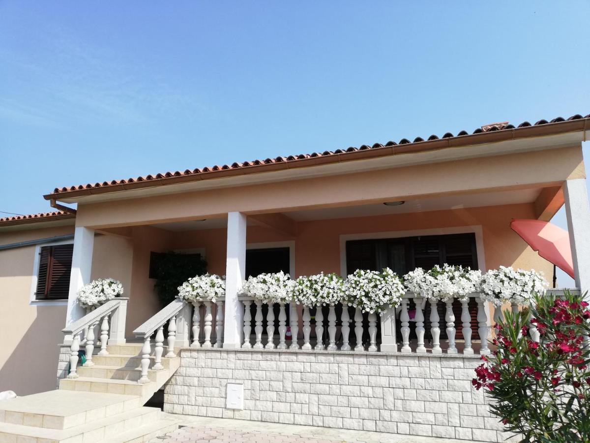 Apartman Doli Nedescina Exterior photo